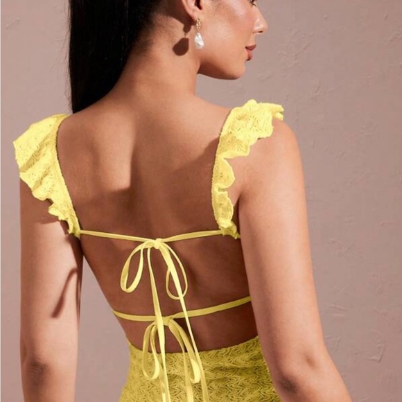 - Yellow Plunge Neck Flutter Sleeve Bodycon Maxi Dress - Picture 4 of 4